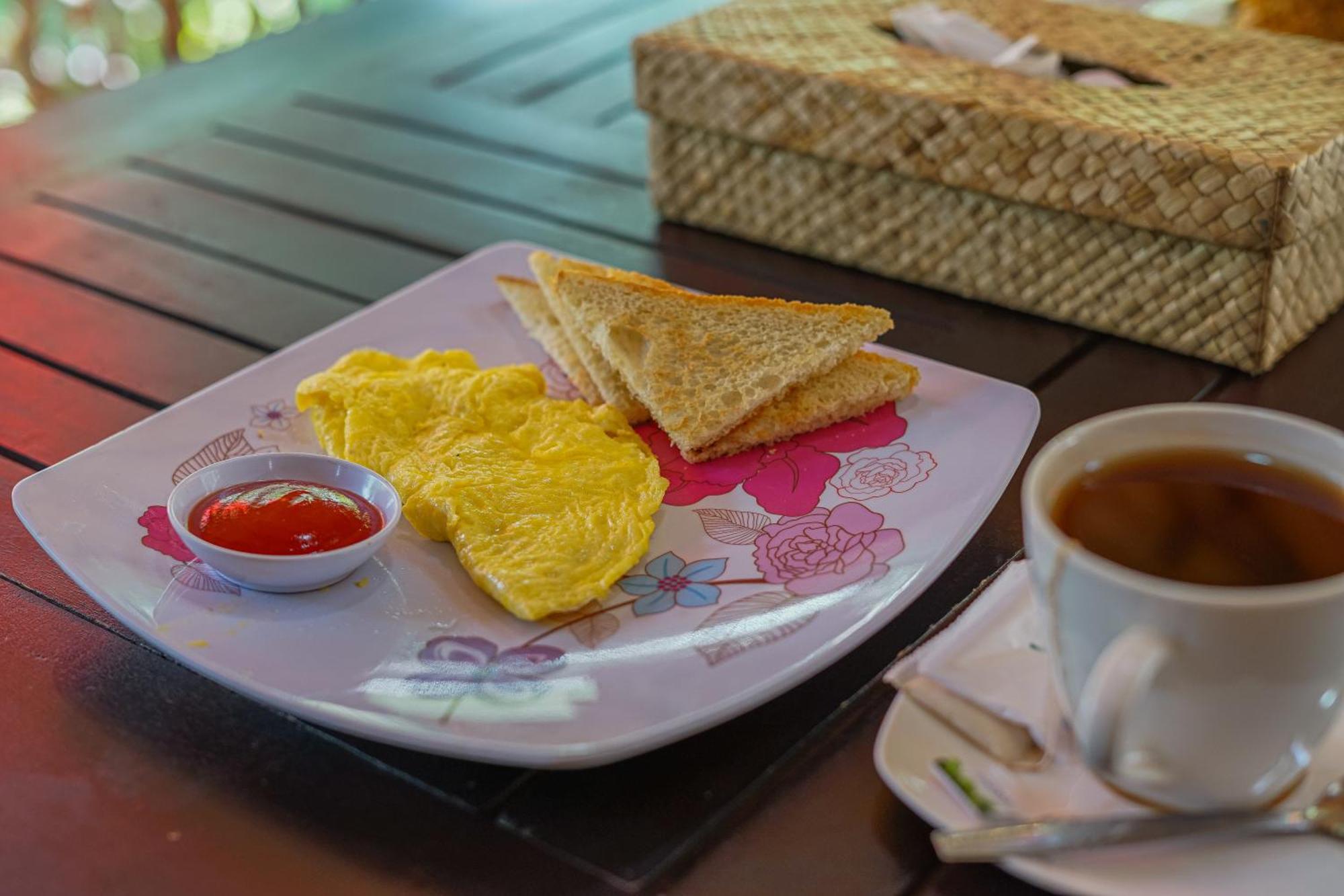 Made Taro - Menjangan Homestay Banyuwedang Екстер'єр фото