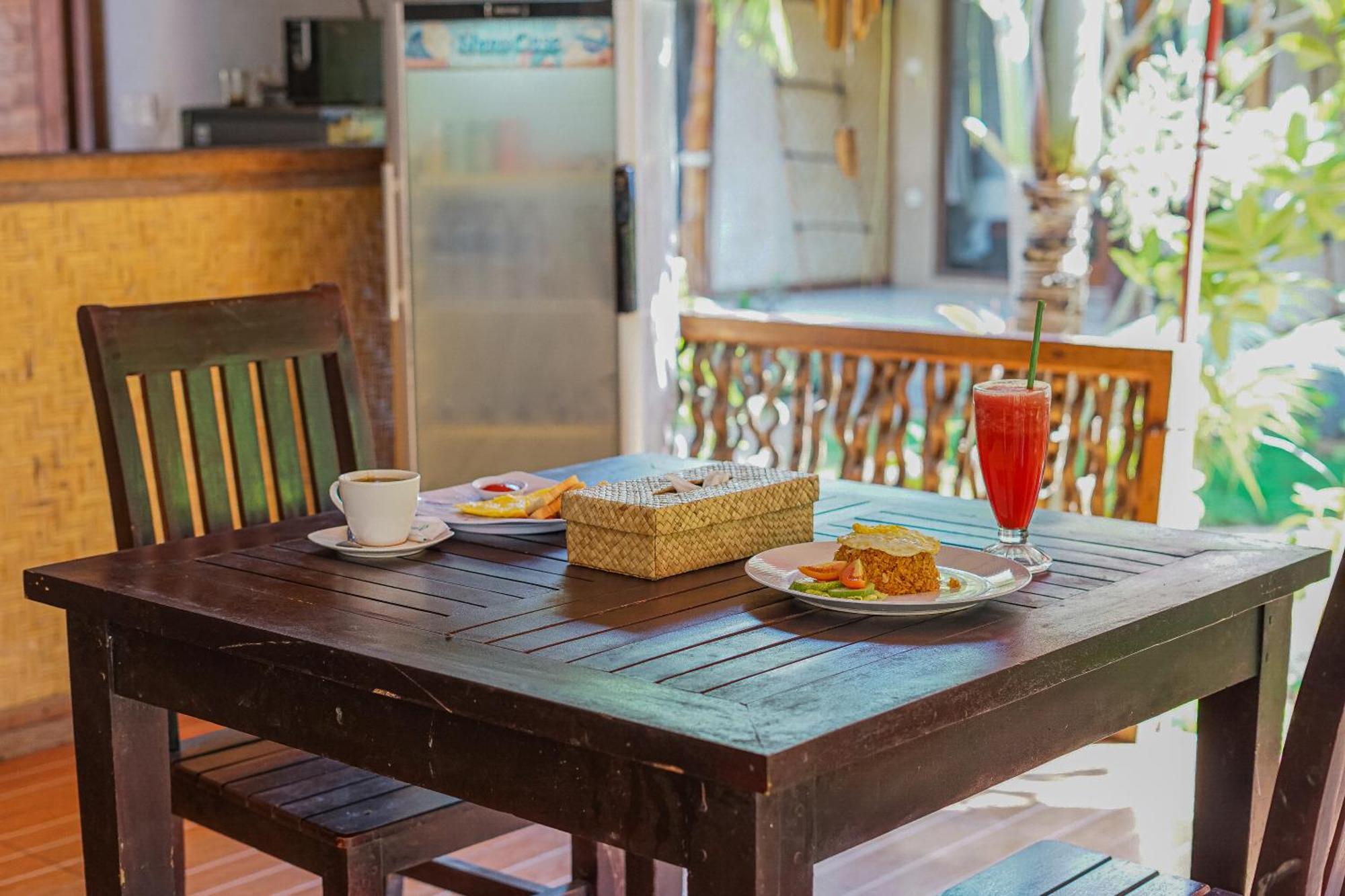 Made Taro - Menjangan Homestay Banyuwedang Екстер'єр фото