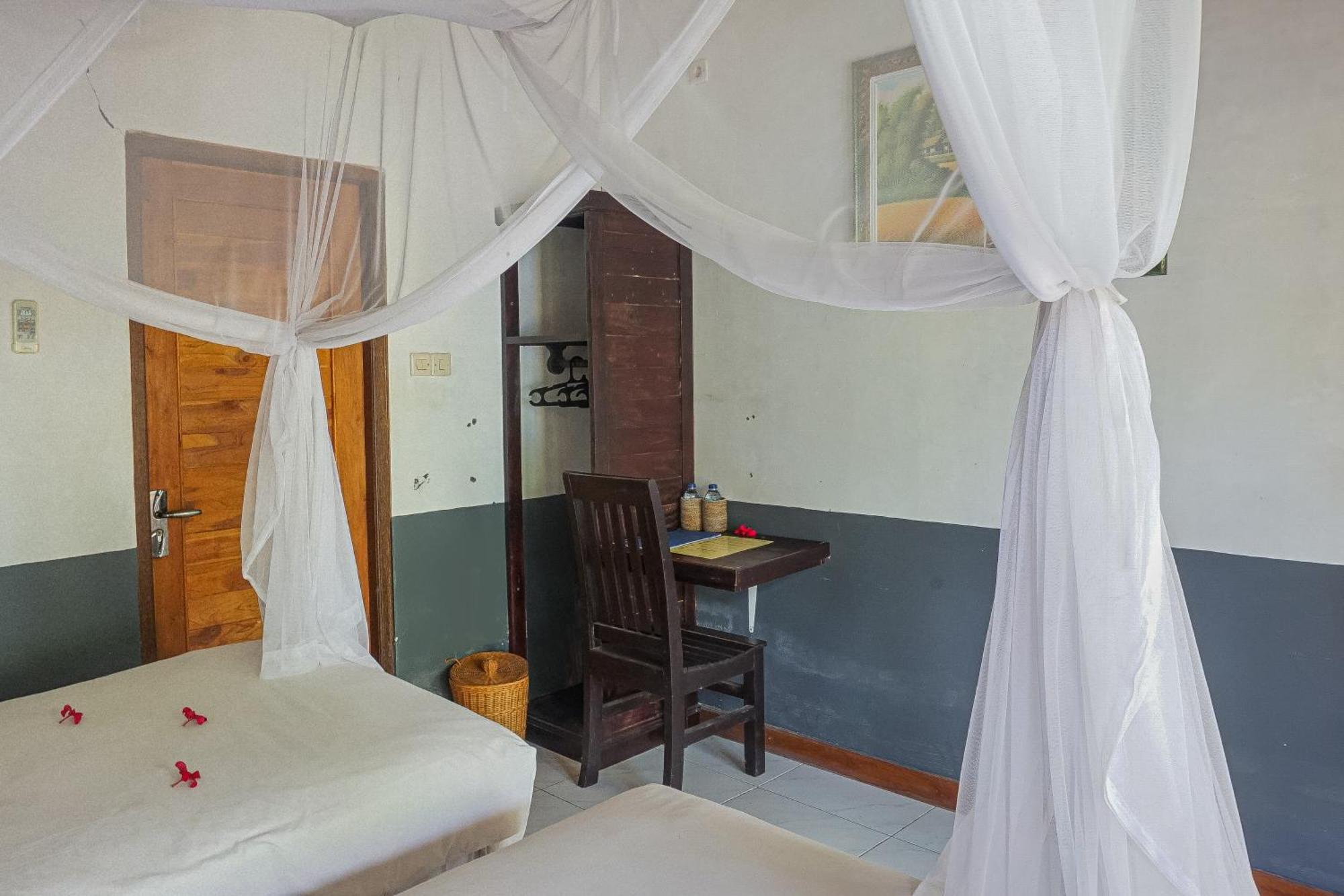 Made Taro - Menjangan Homestay Banyuwedang Екстер'єр фото