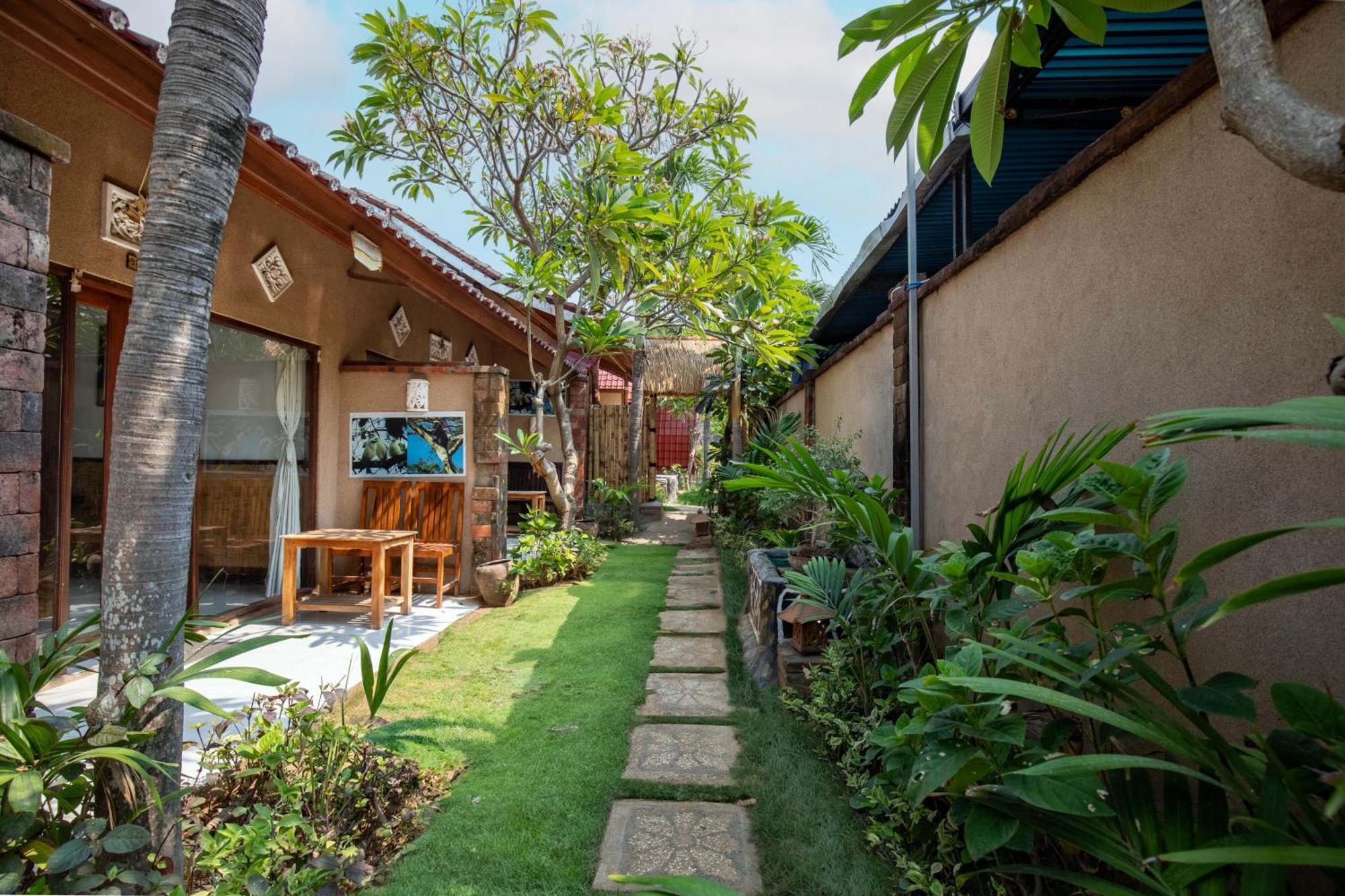 Made Taro - Menjangan Homestay Banyuwedang Екстер'єр фото