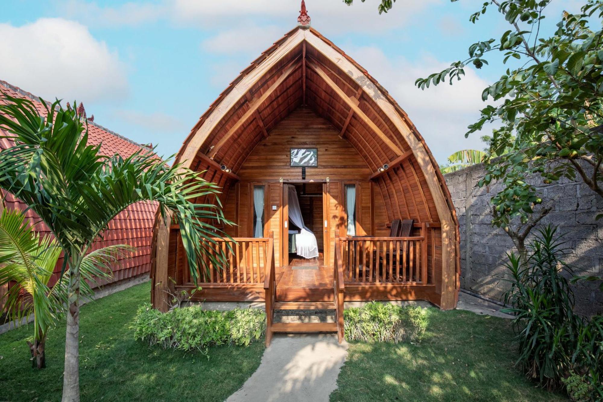 Made Taro - Menjangan Homestay Banyuwedang Екстер'єр фото