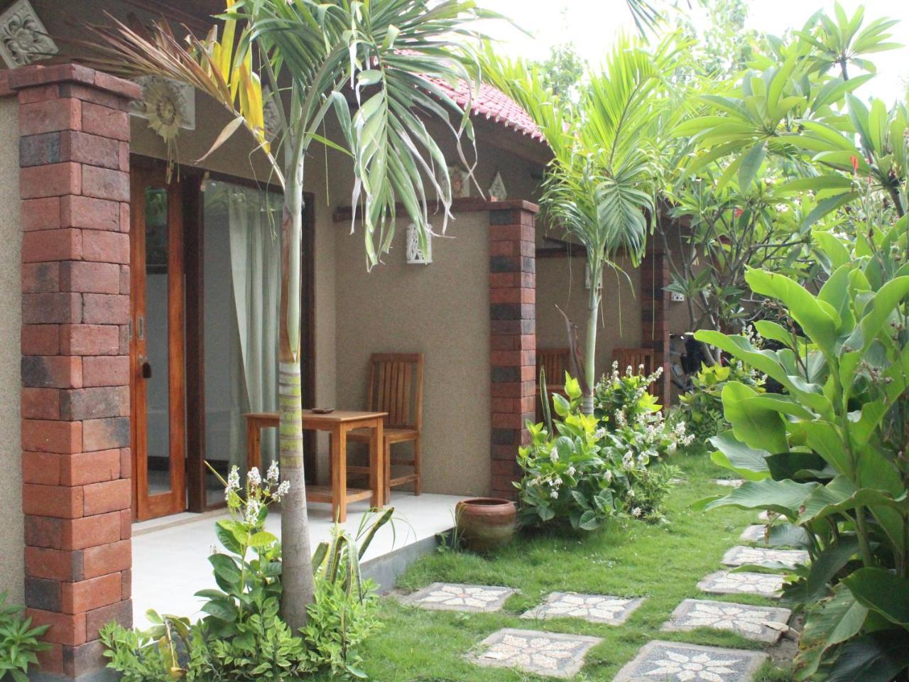Made Taro - Menjangan Homestay Banyuwedang Екстер'єр фото