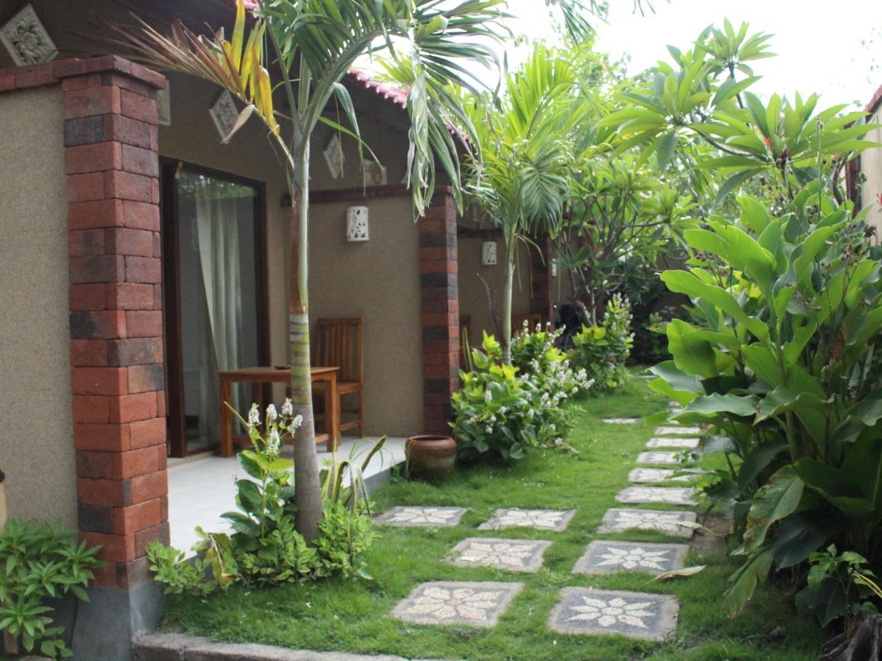 Made Taro - Menjangan Homestay Banyuwedang Екстер'єр фото