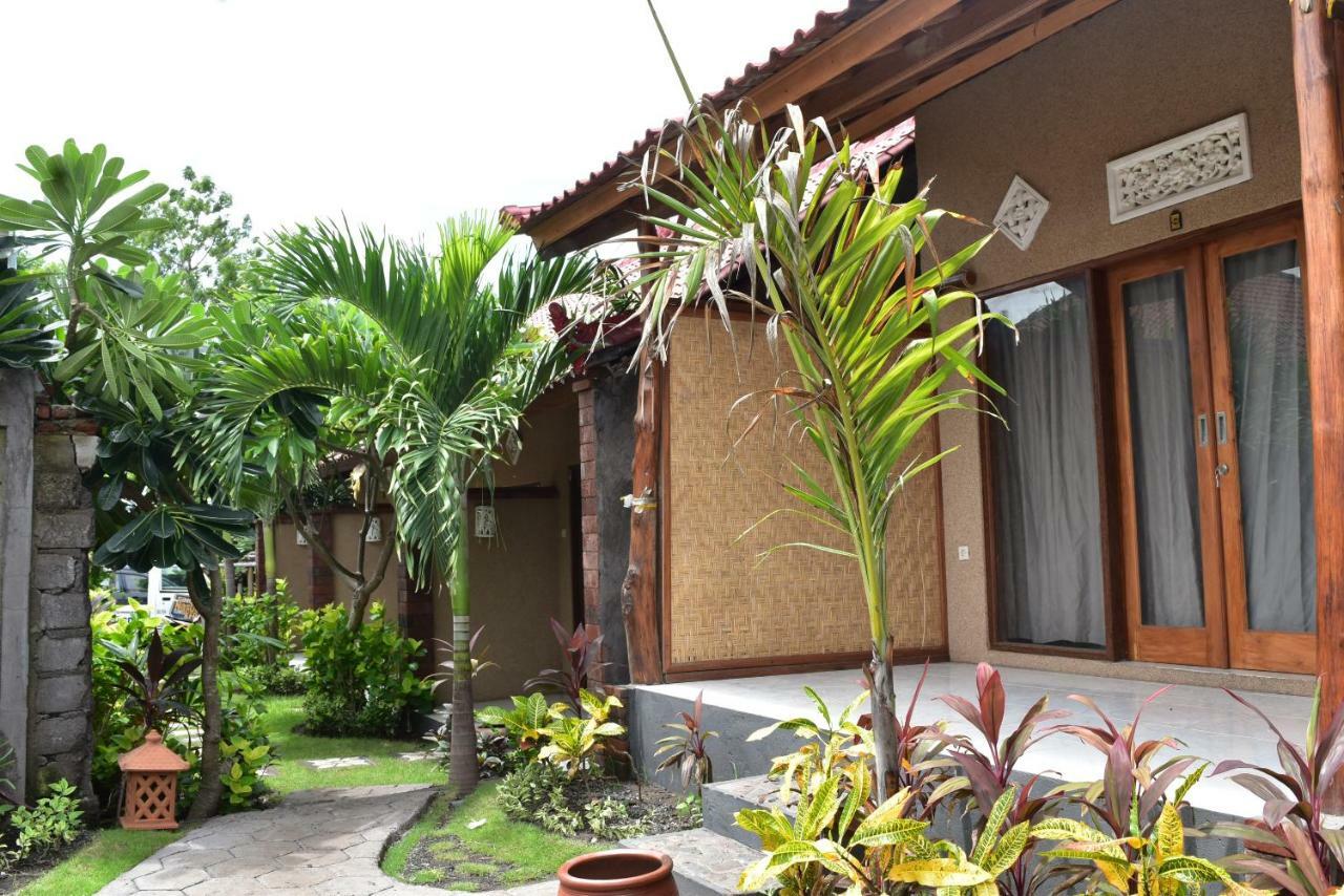 Made Taro - Menjangan Homestay Banyuwedang Екстер'єр фото