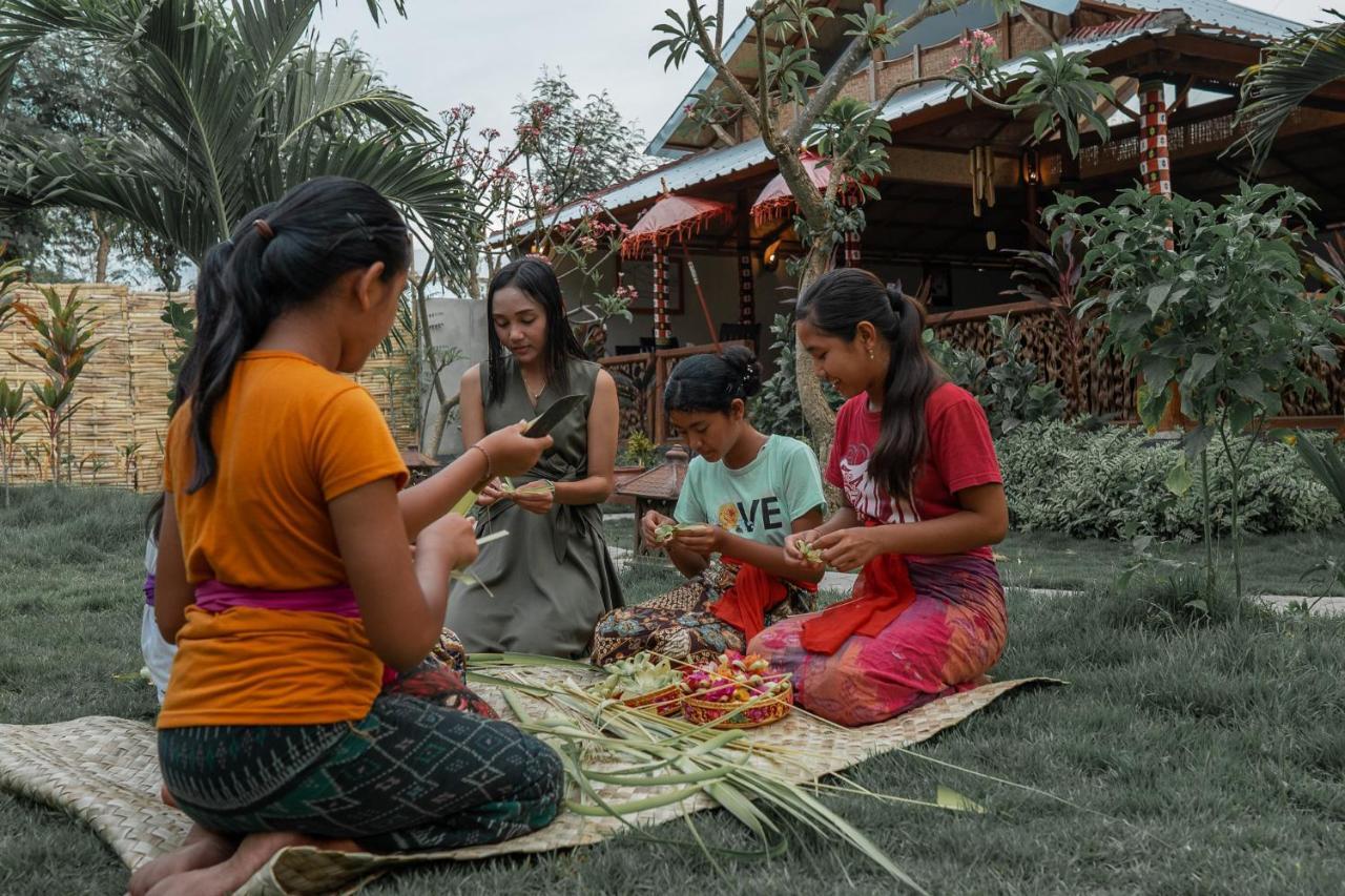 Made Taro - Menjangan Homestay Banyuwedang Екстер'єр фото